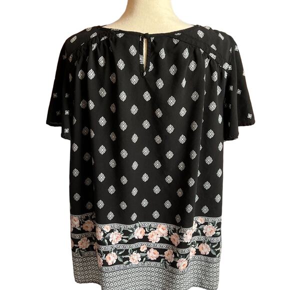 Torrid Flutter Sleeve Black Floral Top Size 1 - Picture 3 of 4